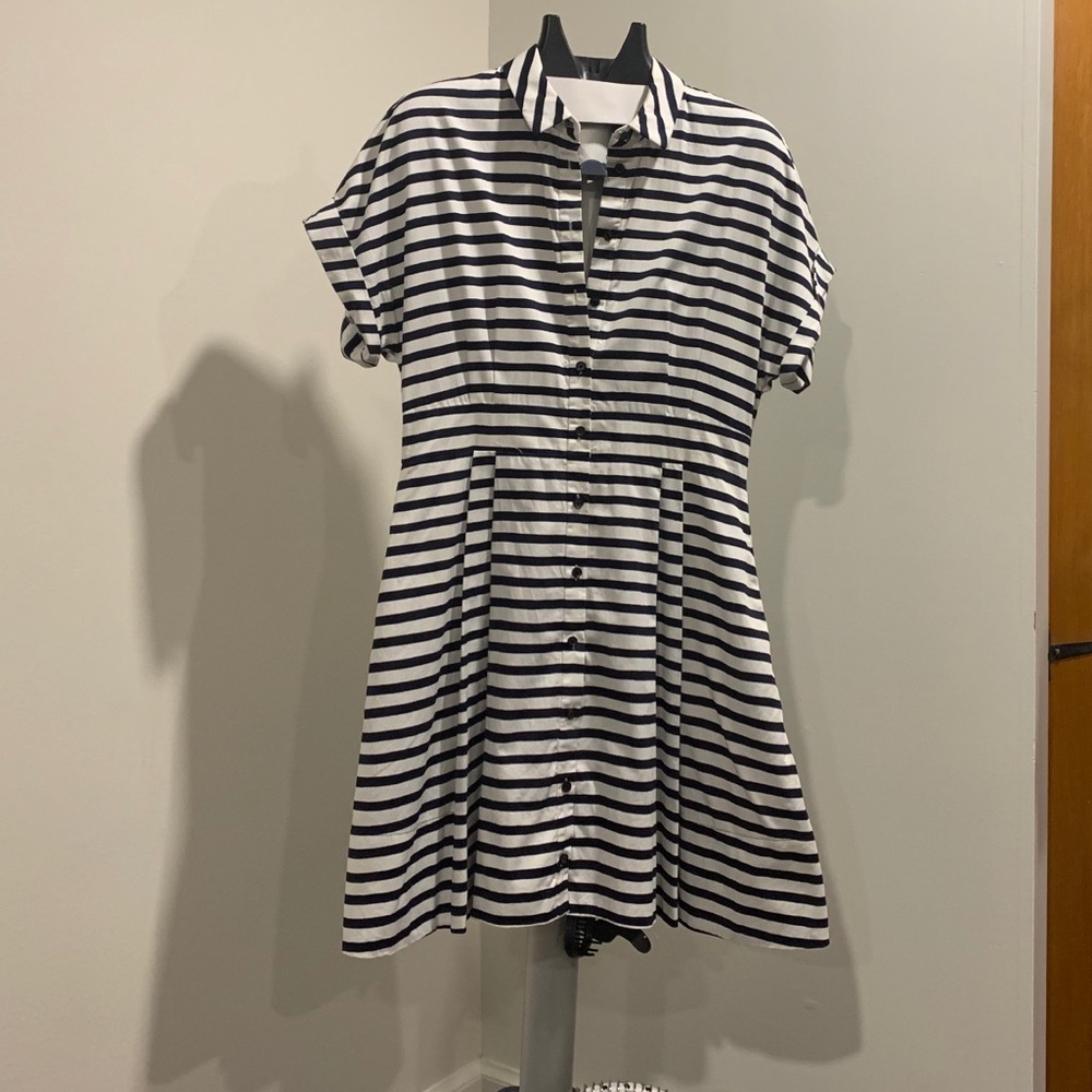 Darling Kate Spade button up dress!